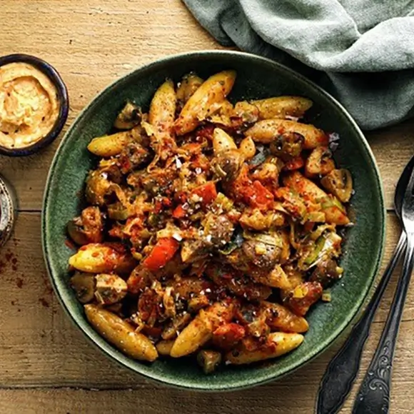 Bayerische Schupfnudelpfanne mit Original Obazda