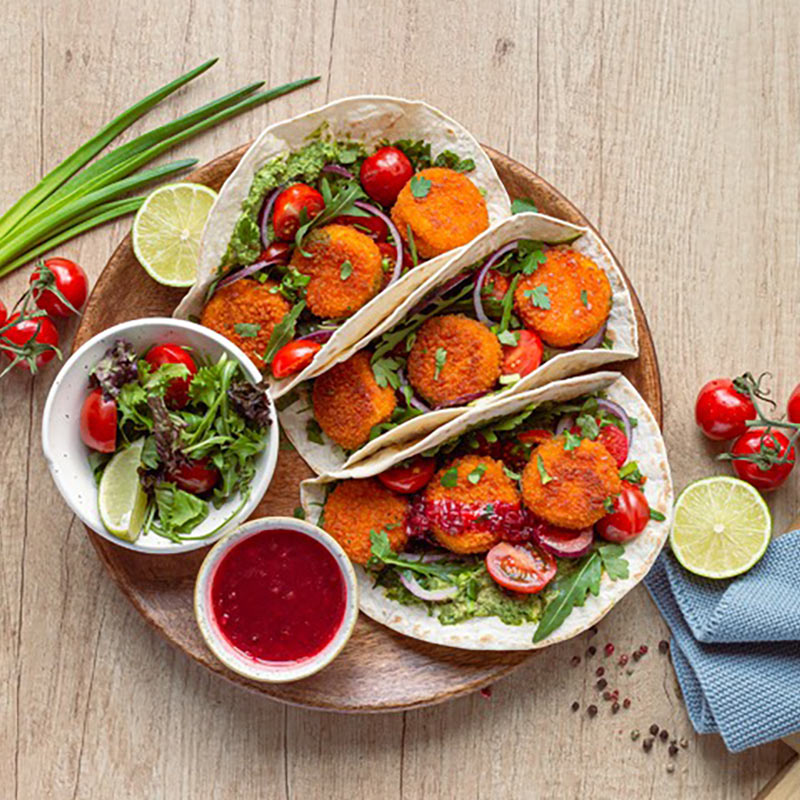 Back-Camembert Tacos mit fruchtigem Cranberry-Dip