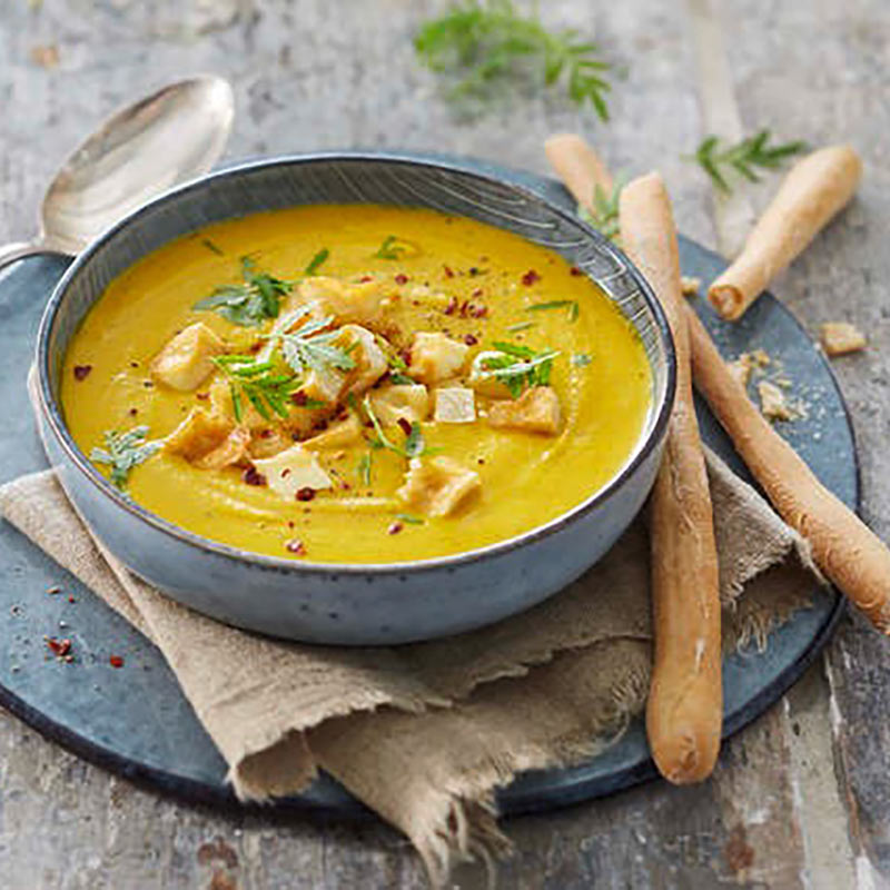 Kürbiscreme-Suppe mit Grill Käsegenuss