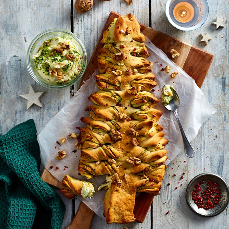 Tannenbaumgebäck mit Camembert Creme