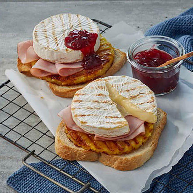 Toast Hawaii mit Grill Camembert