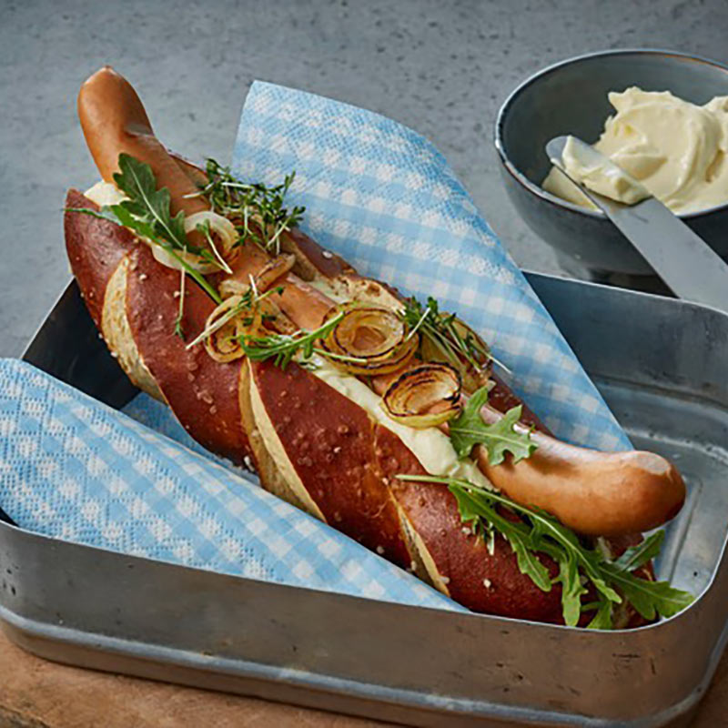 Hotdog mit Camembert Creme